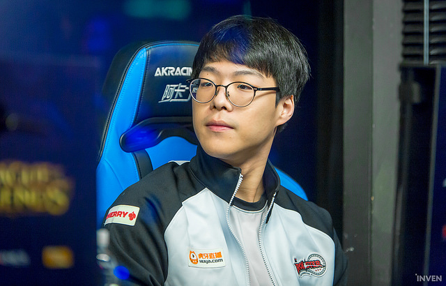 kt Smeb nhận xét về Khan: 