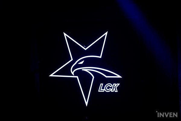 LMHT: Đương kim vô địch và Á quân CKTG, ROX hay JAG sẽ là đội tuyển lọt vào Playoffs LCK