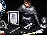 Phá đảo Dark Souls với 9 loại điều khiển khác nhau, thanh niên bất ngờ được ghi tên vào kỉ lục Guinness