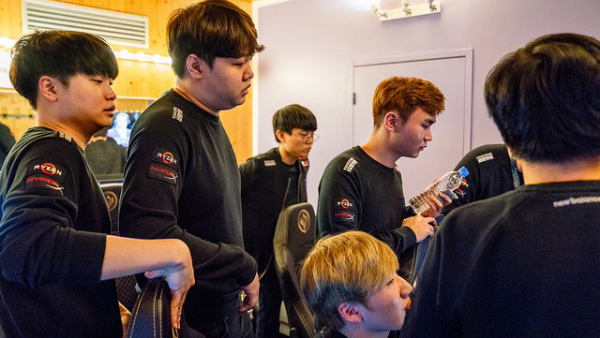 SKT Faker: Hiện giờ tôi đang ở hạng bốn trong số những người đi đường giữa