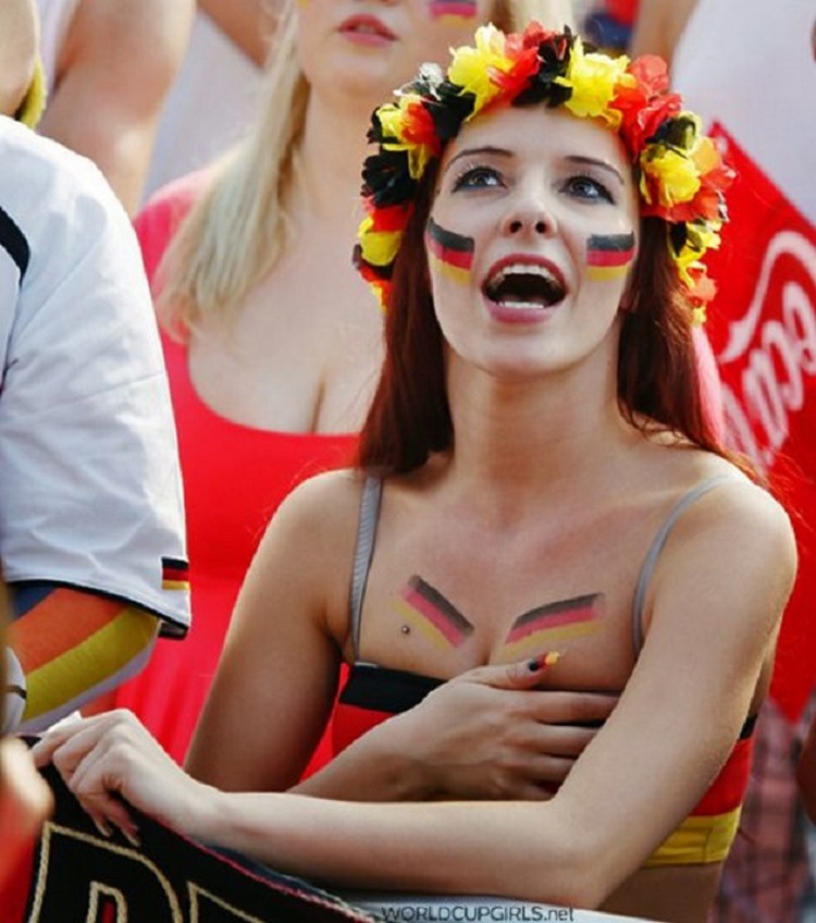 7 quốc gia có fan nữ bóng đá xinh đẹp, mặc bốc lửa nhất đốt cháy mọi khán đài
