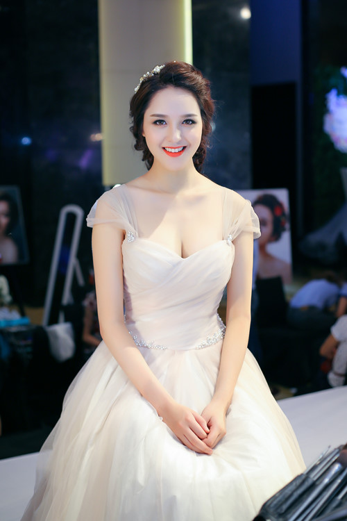 Sự trùng hợp đến khó tin trong chuyện đời tư của top 3 Hoa hậu Việt Nam 2012