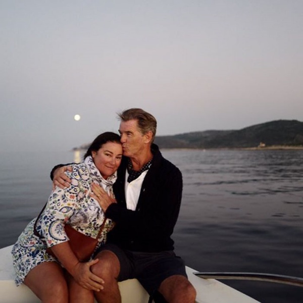 Tài tử James Bond và vợ kỷ niệm 25 năm ngày cưới, tình yêu thực sự là đây chứ đâu