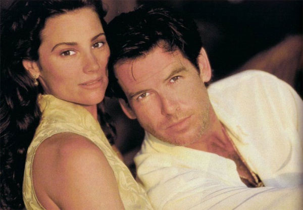 Tài tử James Bond và vợ kỷ niệm 25 năm ngày cưới, tình yêu thực sự là đây chứ đâu