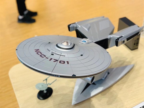 Cận cảnh chiếc máy tính U.S.S Enterprise trong Star Trek có giá lên đến 50 triệu đồng