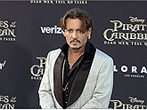 Đá Johnny Depp khỏi "Cướp biển", Disney tiết kiệm 90 triệu USD
