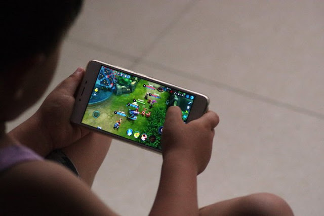 Vì sao thà Tencent phát triển game mới còn hơn ra điện thoại chơi game của riêng mình? 