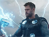 Chris Hemsworth bị vợ mắng vì "chôm" búa Thor đặt ở giữa nhà