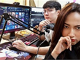 LMHT: Kế nghiệp anh giáo Ba và hiệu trưởng Tú, thầy giáo Noway cầm roi dạy dỗ Cara Phương