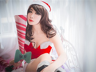 Cosplay Miss Fortune Kẹo ngọt với vòng 1 gây Bối Rối