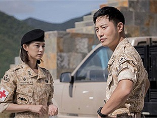 Thượng sĩ Seo Dae Young của 'Hậu duệ mặt trời' có thật ngoài đời