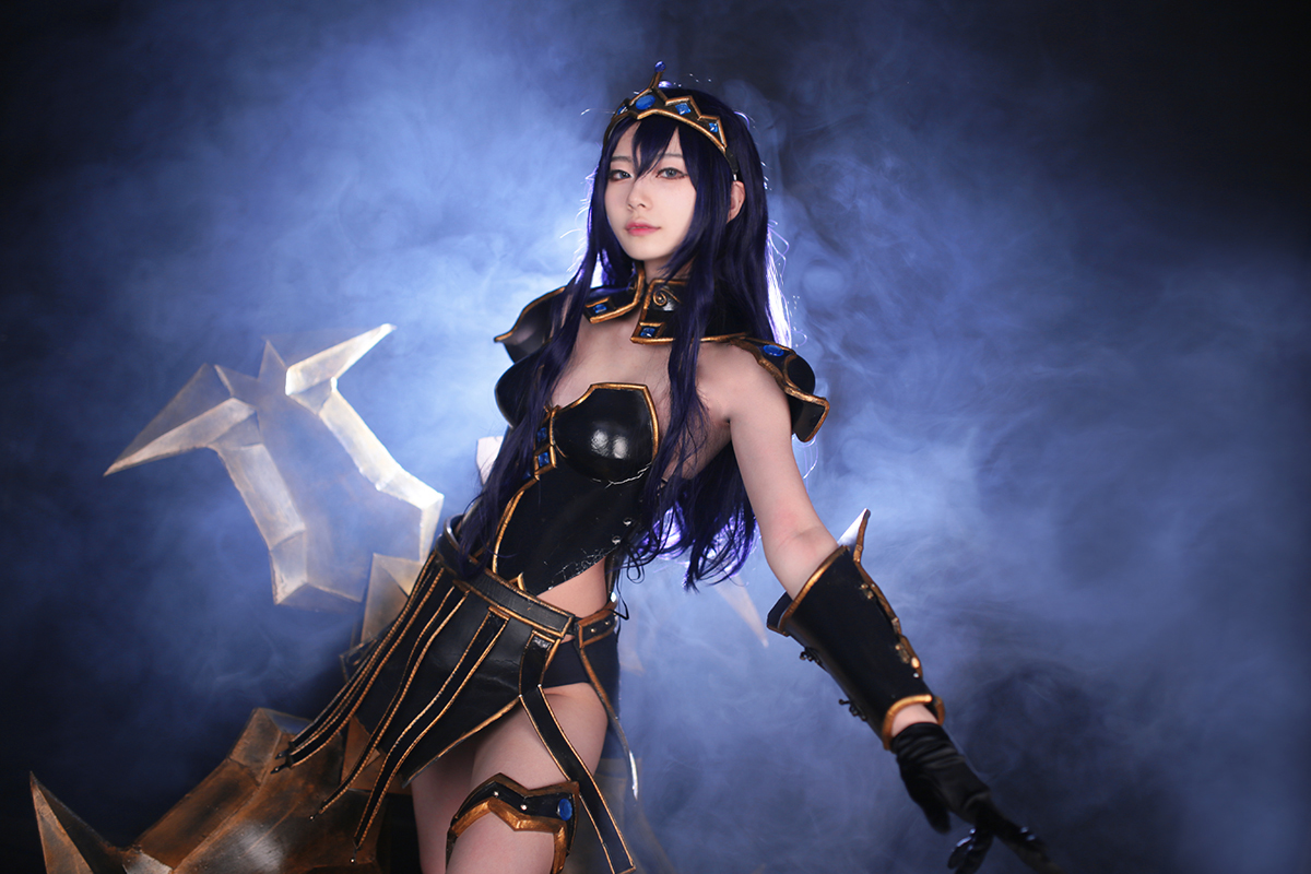 “Đứng ngồi không yên” khi ngắm ngắm cosplay Sivir Công Chúa Chiến Binh cực quyến rũ