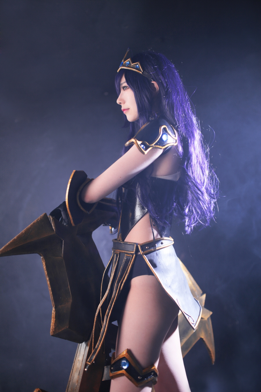 “Đứng ngồi không yên” khi ngắm ngắm cosplay Sivir Công Chúa Chiến Binh cực quyến rũ