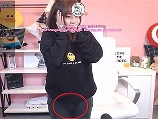 Misthy bất ngờ bị lộ phần "nhạy cảm" khi đang stream khiến fan boy điên đảo