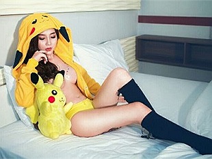 Sốc: Hotgirl 16 tuổi thách thức cộng đồng mạng với tạo hình Pikachu vô cùng nóng bỏng
