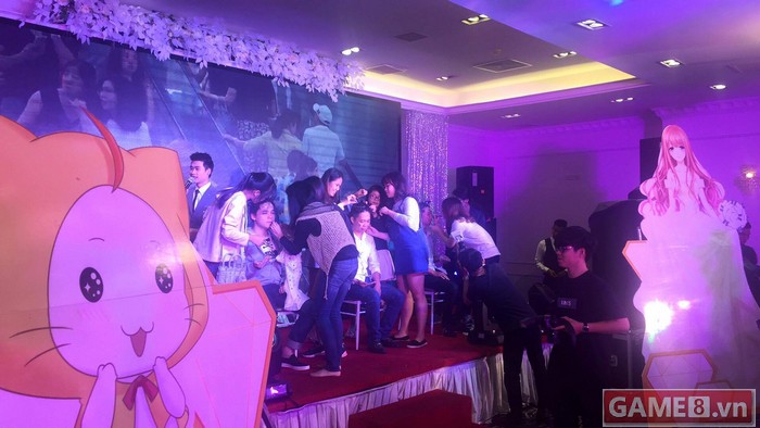 Trò chơi hóa trang các STAR nam tham gia cuộc thi hóa trang nhận quà