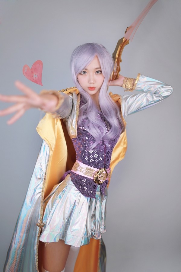 LMHT: Bộ ảnh Cosplay trang phục Ashe Thần Tượng Âm Nhạc xinh đến lạ kỳ