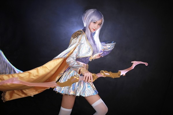 LMHT: Bộ ảnh Cosplay trang phục Ashe Thần Tượng Âm Nhạc xinh đến lạ kỳ