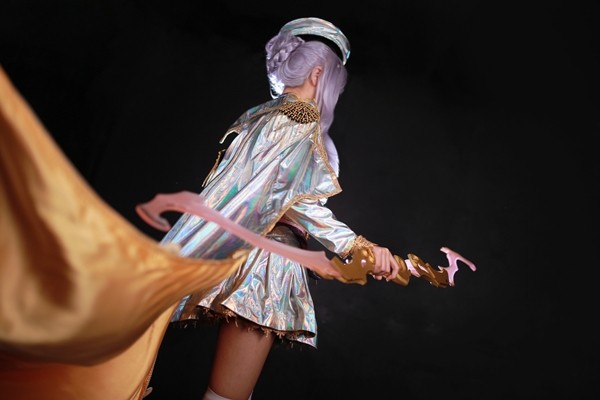LMHT: Bộ ảnh Cosplay trang phục Ashe Thần Tượng Âm Nhạc xinh đến lạ kỳ
