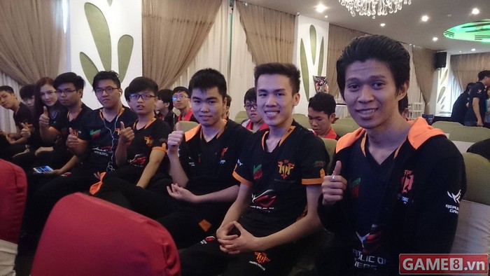 LMHT: Vừa mới lên Cao thủ, QTV đã chạm chán bộ đôi Marines eSports Archie và Sergh dual rank