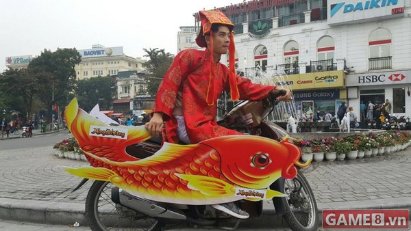 Táo Quân cưỡi 'cá chép sắt' náo loạn hồ Gươm có quan hệ thân thiết với Đàm Vĩnh Hưng, Hồ Ngọc Hà?