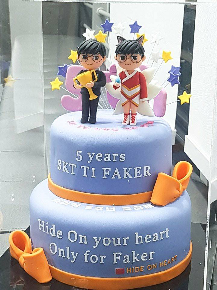 18 điểm nhấn cực gắt trong livestream mừng sinh nhật của Faker Tẩy trang  bằng dầu gội đầu fan Việt donate nhiều nhất