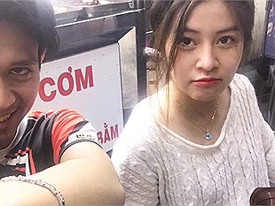 LMHT: Chụp ảnh selfie cùng vợ lên Facebook, QTV khéo léo khoe con đầu lòng bằng... Yasuo
