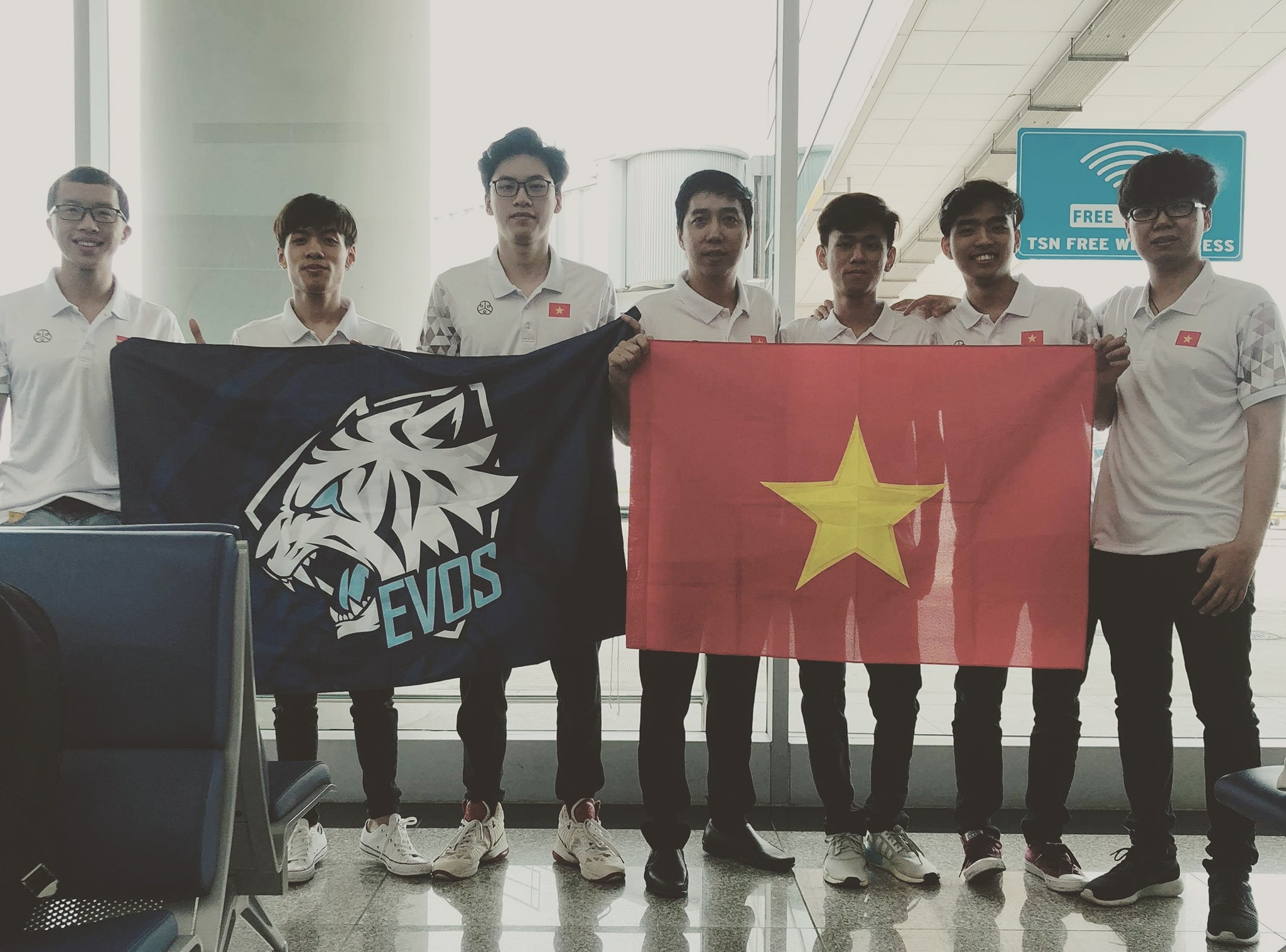 Liên Minh Huyền Thoại: EVOS Esports chính thức lên đường tới Indonesia thi đấu Asiad 2018