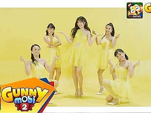 Game thủ Gunny Mobi so sánh độ dễ thương và xinh đẹp giữa Gà Vàng với Hari Won