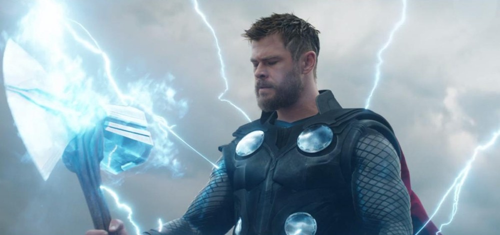 Chris Hemsworth bị vợ mắng vì "chôm" búa Thor đặt ở giữa nhà