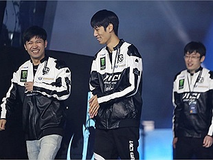 DOTA2: Bốn tuyển thủ team Aster bị cách ly vì tiếp xúc với người nhiễm COVID-19
