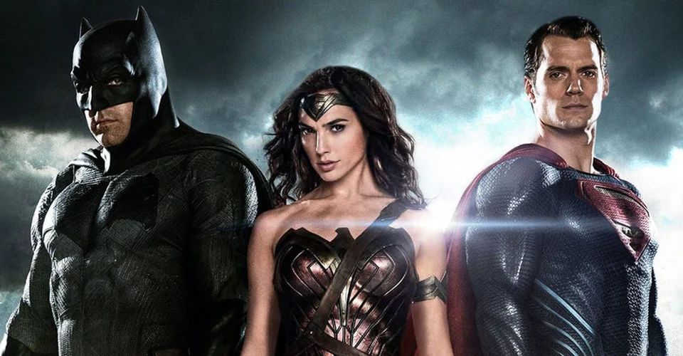 Tại sao Wonder Woman đứng trên cả Batman lẫn Superman trong BvS?