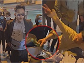 Bị kiểm tra hành chính, nam thanh niên lần lượt cởi hết áo còn "tiện mồm" làm mấy đoạn rap mua vui cho bà con khối phố