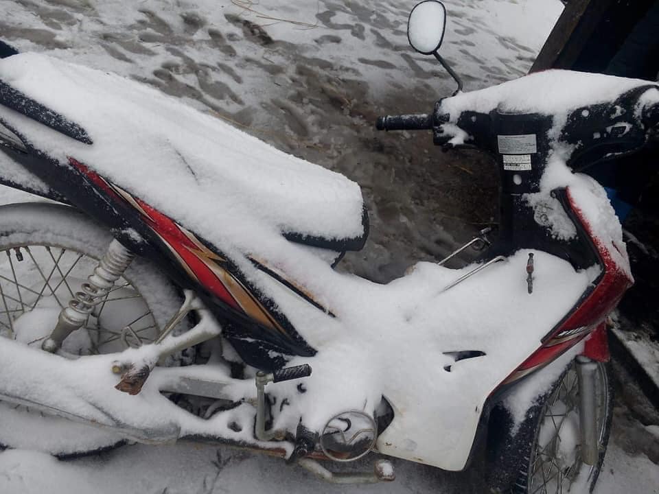 Cư dân mạng phấn khích chia sẻ hình ảnh tuyết rơi trong tiết trời âm độ ở miền núi Bắc Bộ