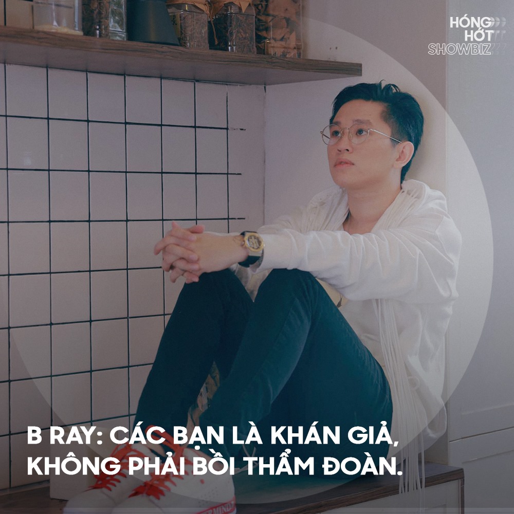 B Ray nhận tấn gạch đá