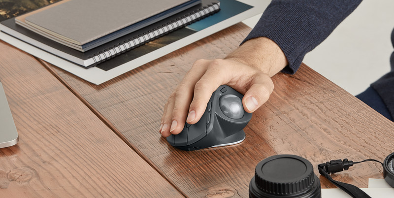 Chuột Logitech Ergo M575 - Lạ nhưng mà hay