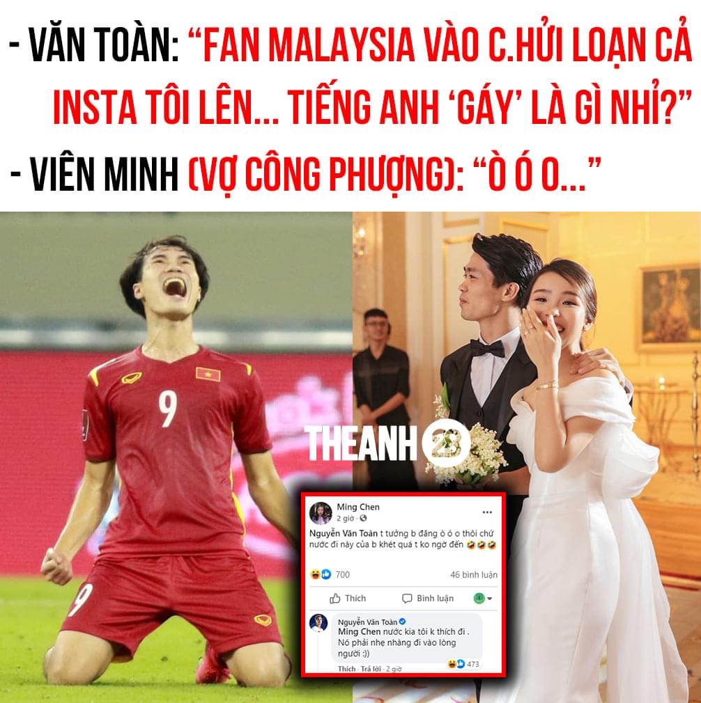 CĐV Malay vẫn bất chấp tràn vào chê “Toàn lươn”, Văn Toàn liền hỏi: “Tiếng Anh gáy là gì”