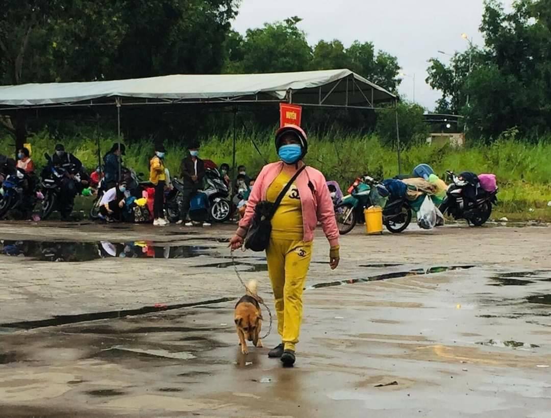 Hình ảnh về bữa ăn cuối cùng của chó Cà Mau trước khi được tiêu hủy đã gây nên nhiều cảm xúc khác nhau. Tuy nhiên, đây là một hình ảnh cần thiết để hiểu và nhận thức về thực trạng chó hoang ở Việt Nam hiện nay.