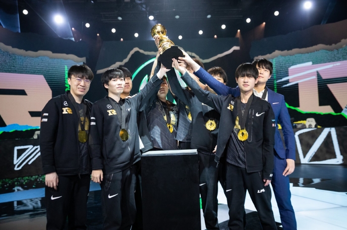 RNG vô địch MSI 2021