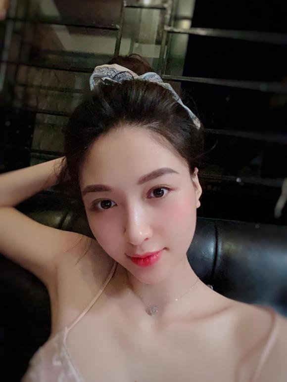 Hotgirl Về Nhà Đi Con sống sang chảnh, đắt show sau nửa năm ồn ào