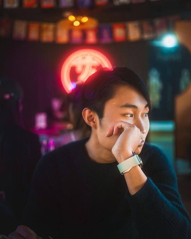 Ngoài Johnny Đặng, đây là người duy nhất được Khoa Pug theo dõi trên Instagram