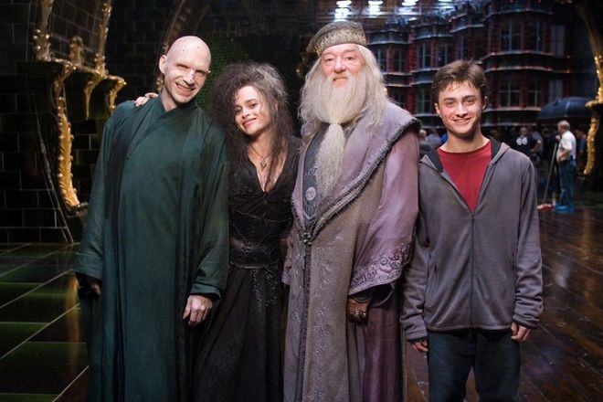 Harry Potter tiết lộ mình từng đem lòng yêu bạn diễn hơn 23 tuổi