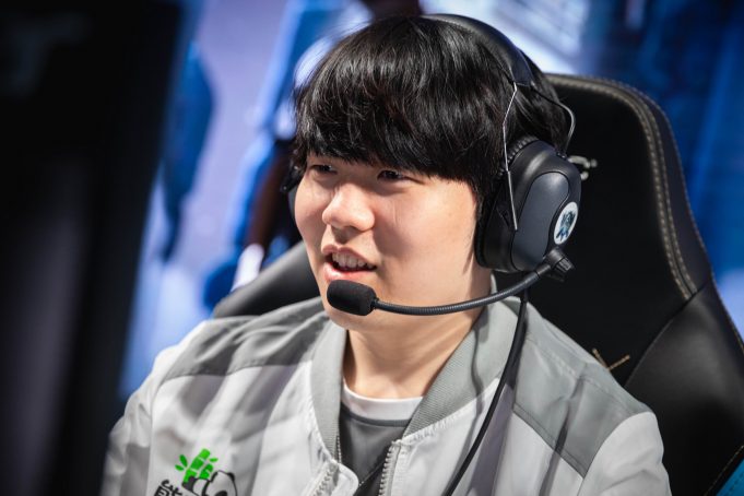 Rookie rời khỏi Invictus Gaming