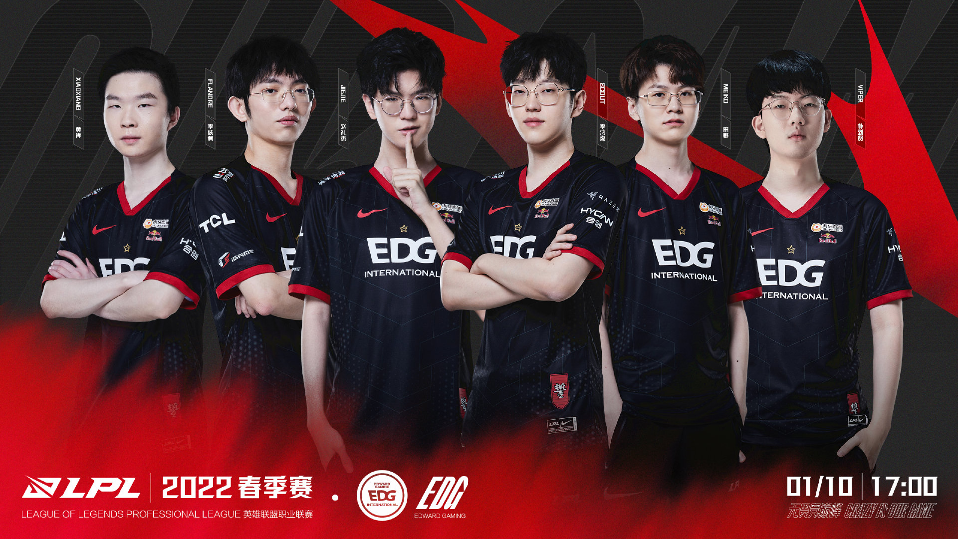 Đội hình EDG (Trái sang phải): Xiaoxang - Flandre - Jiejie - Scout - Viper - Meiko