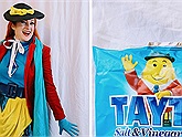 Loạt ý tưởng cosplay...vật dụng gia đình khiến ai cũng phải thốt lên "khó vậy mà cũng nghĩ ra được"