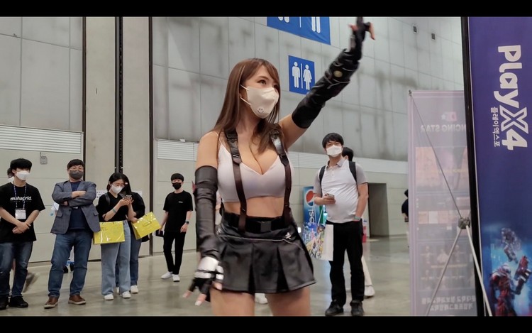Hotgirl Hàn Quốc cosplay Tifa khiến người xem nóng hết cả mắt