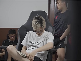 Dia1 thừa nhận SE vẫn đang khinh địch “không chịu nghe” HLV Sergh