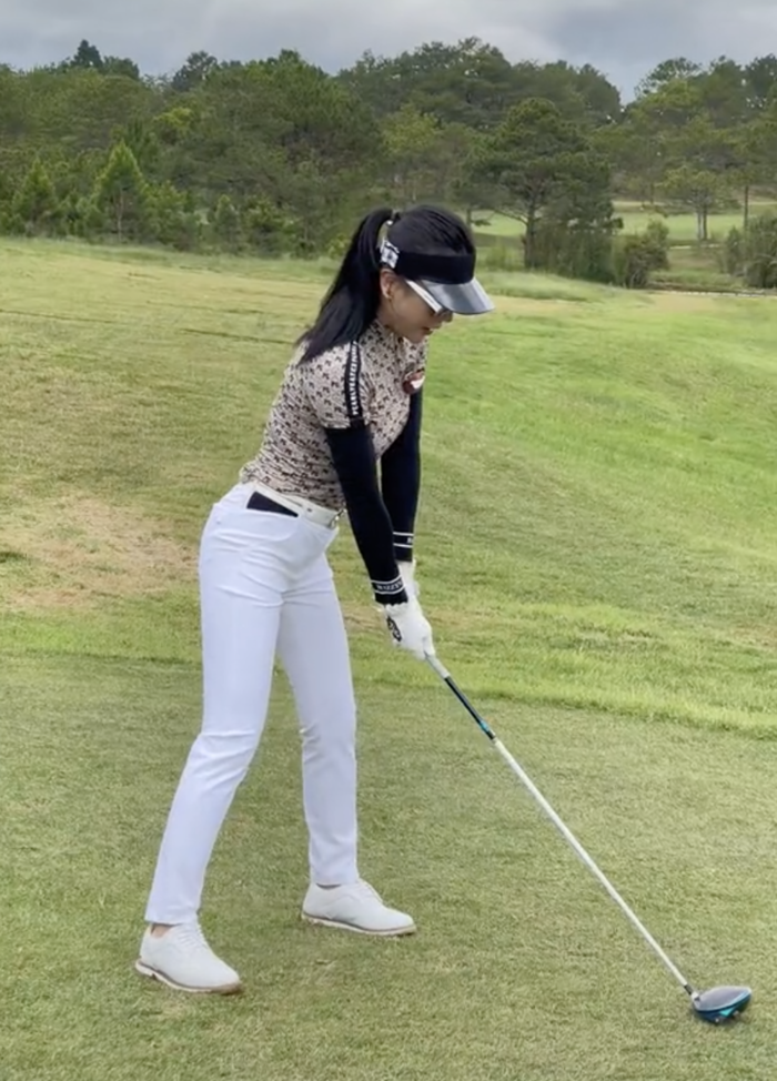 Mặc chuyện “6 múi hay 6 xe”, bắt gặp Shark Bình vẫn thản nhiên “đọ gậy ...