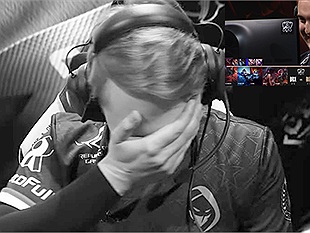 Bị lời nguyền Nasus support của Trymbi hãm, Rogue thua liền 6 games và "biến" luôn khỏi CKTG 2022