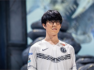 TheShy bị cấm vĩnh viễn khỏi server Hàn Quốc sau khi bị report vi phạm luật mới